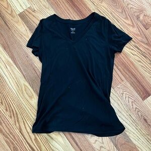 Mossimo size L black v neck tee shirt
